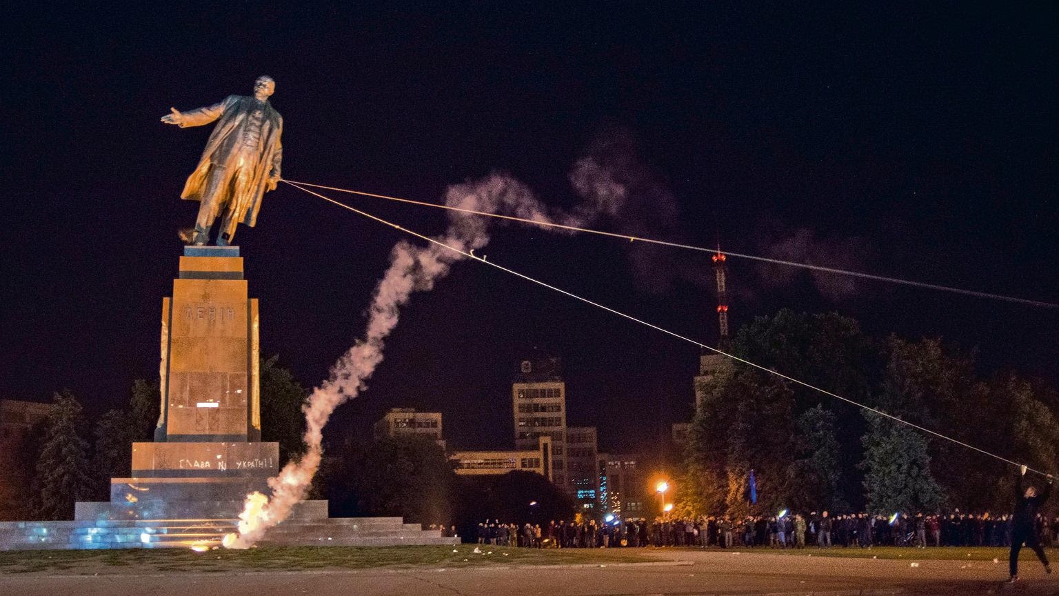 Derrubamento de estátuas de Lenine em vários países, símbolo do naufrágio das esquerdas